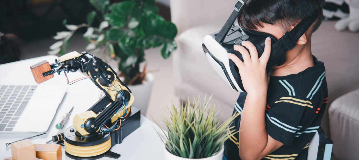 Virtual Reality and Augmented Reality In Immersive Learning